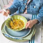 Vývar s vaječnými ‚těstovinami‘