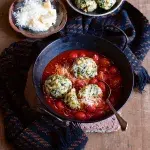 Kopřivové knedlíky s restovanými rajčátky