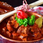Pikantní hovězí guláš s chilli