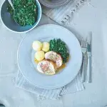 Kuřecí roláda se špenátem a bramborovými knedlíky