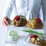 Pečená brambora s různými náplněmi