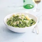 Pesto z natí dodá barvu a chuť těstovinám
