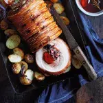 Vepřová roláda s rebarborovou náplní a rebarborovým želé s rozmarýnem