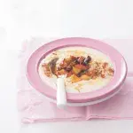 Krupicová kaše s jablky a skořicí