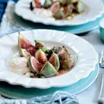 Hruškový cheesecake v medovníku