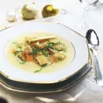 Rybí polévka s krutonky