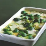 Růžičková kapusta zapečená se sýrem