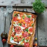 Slaný koláč s tvarohem a rajčaty