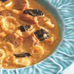 Slovenská zelňačka (kapustnica) se sušenými švestkami a klobásou