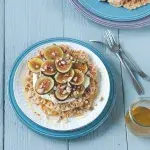 Vafle ze špaldové mouky s ořechy a fíky