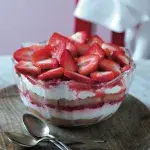 Jahodové tiramisu bez vajec