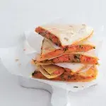 Tortilla se sýrem a chilli