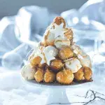 Vánoční croquembouche