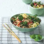 Vepřové maso s nudlemi po asijsku