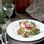 Bruschetta se sušenou šunkou a mozzarellou