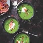 Zelené gazpacho s prosciuttem a burratou