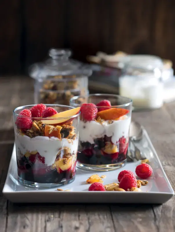 Pohár s ovocem a müsli