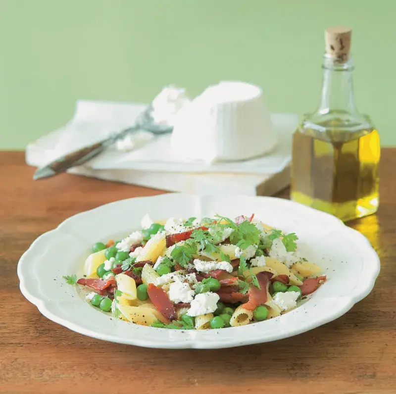 Těstoviny s hráškem a tyrolským špekem