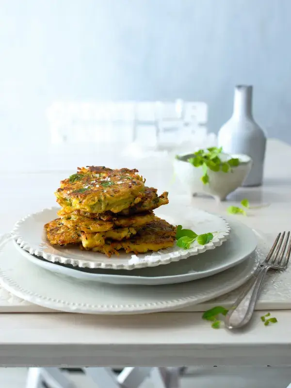 Bramborák s cuketou a čerstvou majoránkou