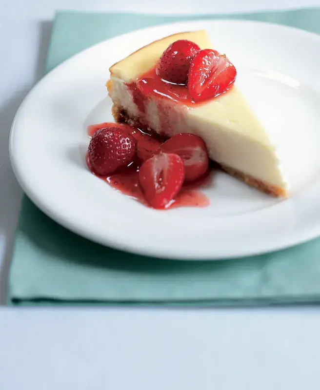 Cheesecake s rozpečenými jahodami