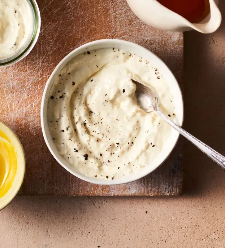 Studená křenová omáčka