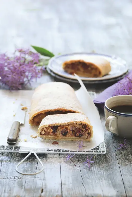 Jablečný závin s rozinkami