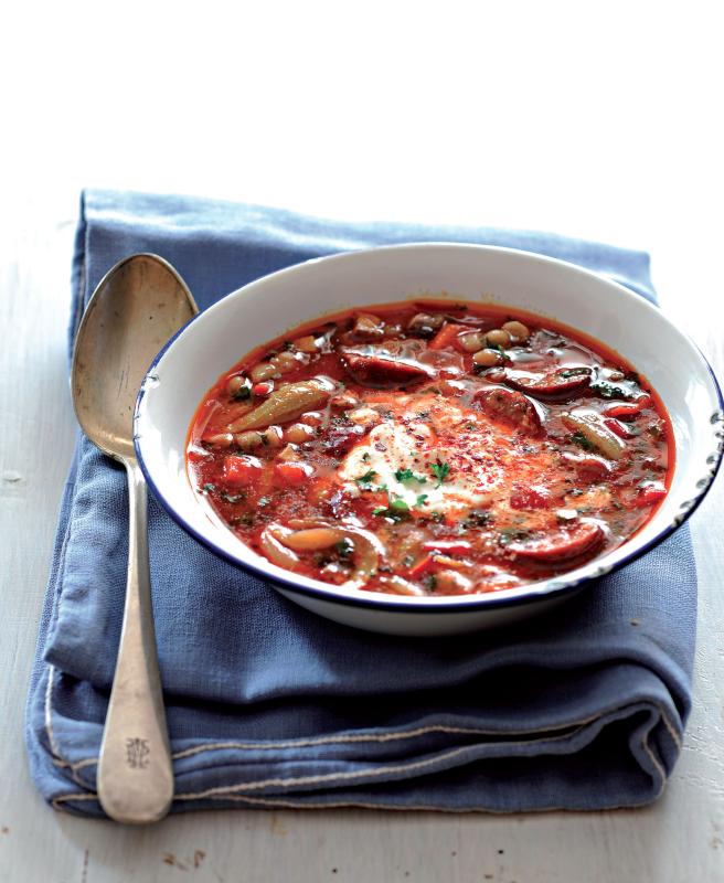 Pikantní fazolová polévka s chilli a klobásou