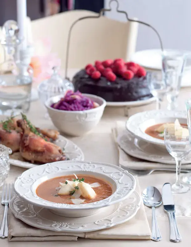 Hovězí consommé Sarah Bernhardt s nočky