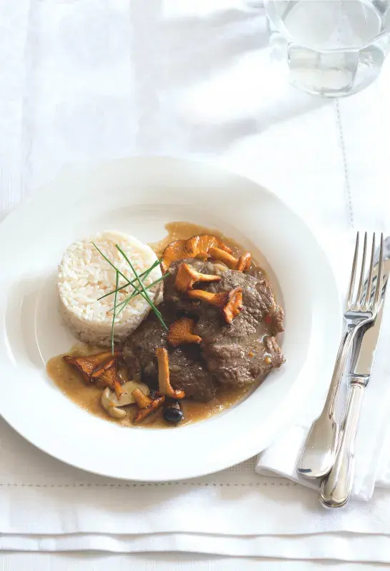 Hovězí plátky na houbách