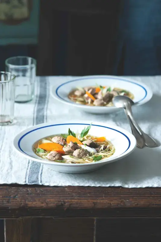 Hovězí vývar s játrovými knedlíčky