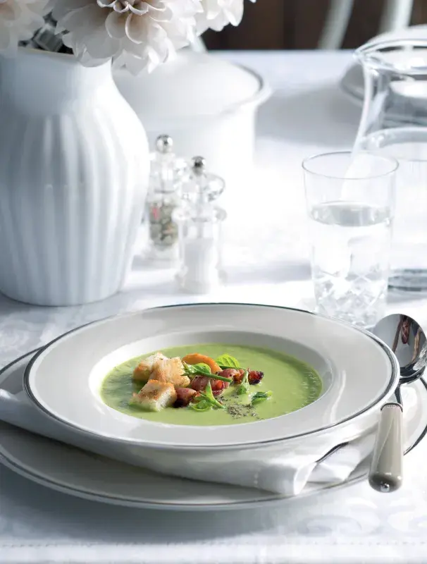 Hráškový krém s krutony a osmaženou slaninou