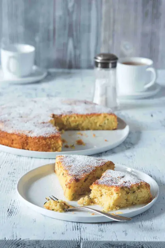 Koláč s cuketou, polentou a citronem