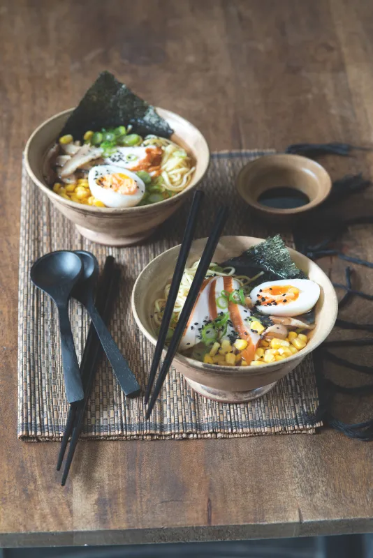 Ramen s uzeným kuřetem a kukuřicí