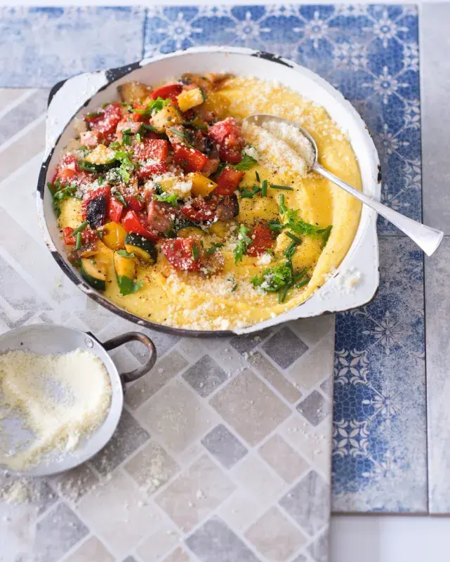 Letní zelenina se šunkou a polentou