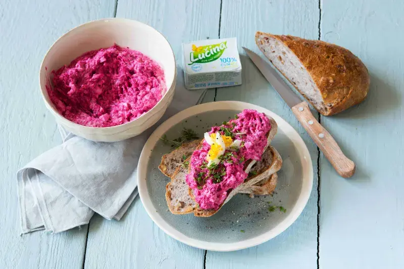 Vajíčková pomazánka s Lučinou a červenou řepou