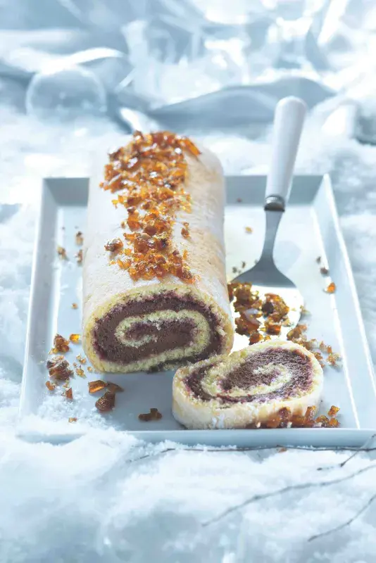 Ořechová roláda s pařížskou šlehačkou