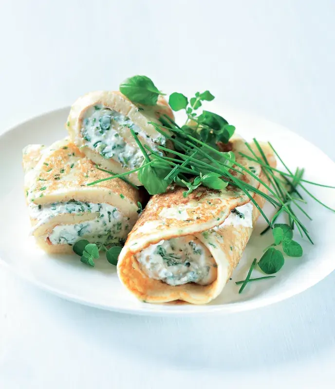 Pažitkové palačinky s jemnou bylinkovou náplní