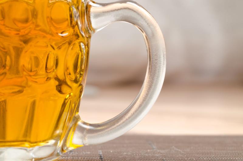 Pivo ve sklenici
