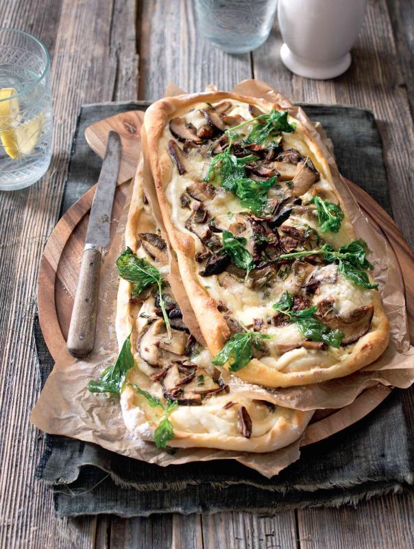 Pizza s hříbky a bazalkou
