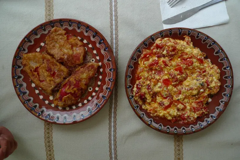 Smažená vejce na způsob leča - Tradiční burharská kuchyně