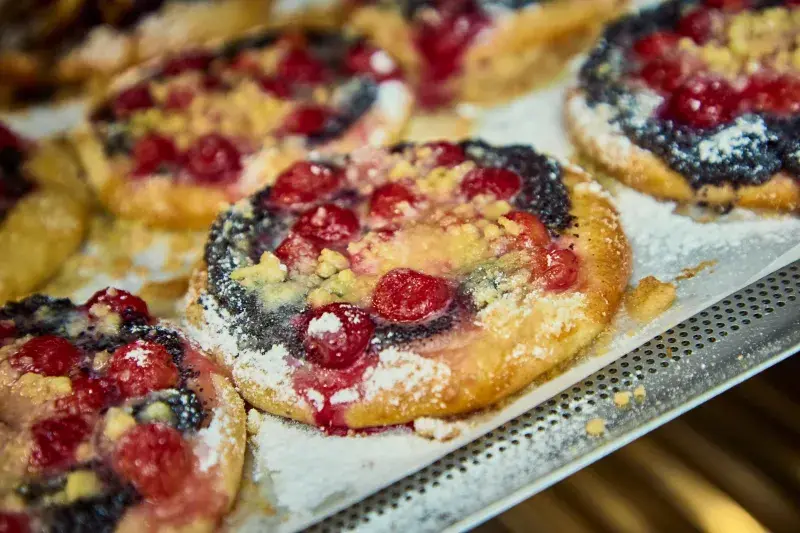 Voňavé koláče lákají k nakousnutí