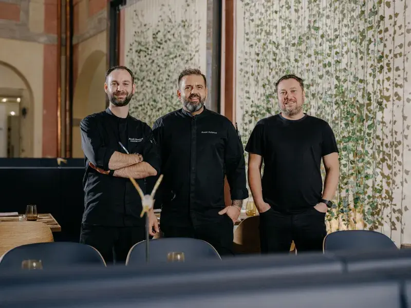 Majitelé a šéfkuchař restaurace 420