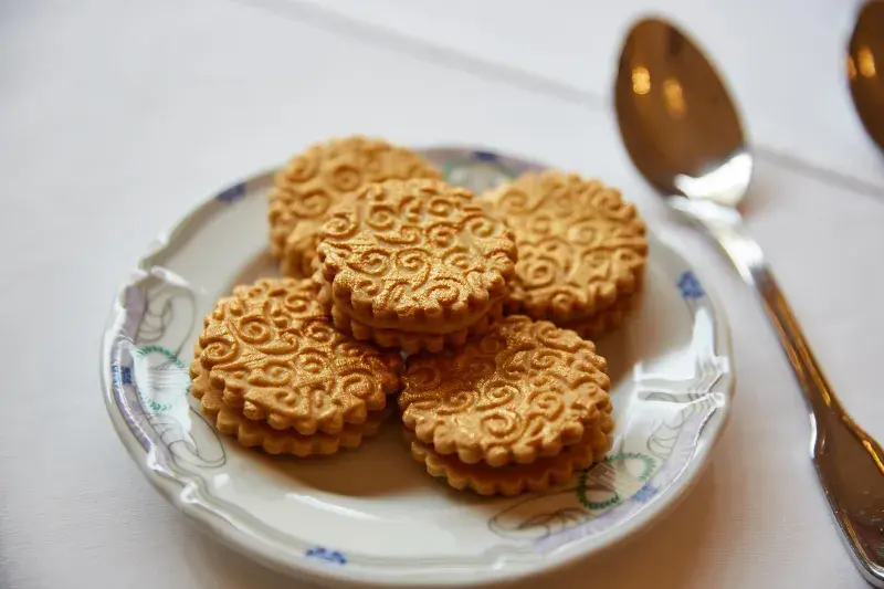 Kořeněné sušenky s krémem z cejlonského čaje