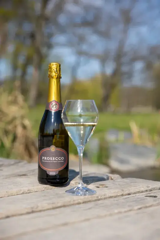 Šumivé víno z M&S 