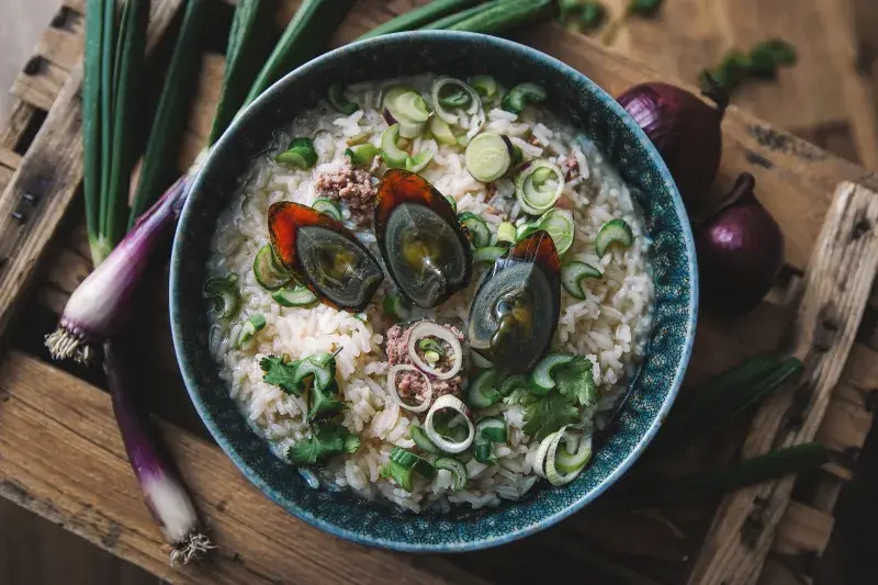 Černé vejce s praženou ríží - Century egg 