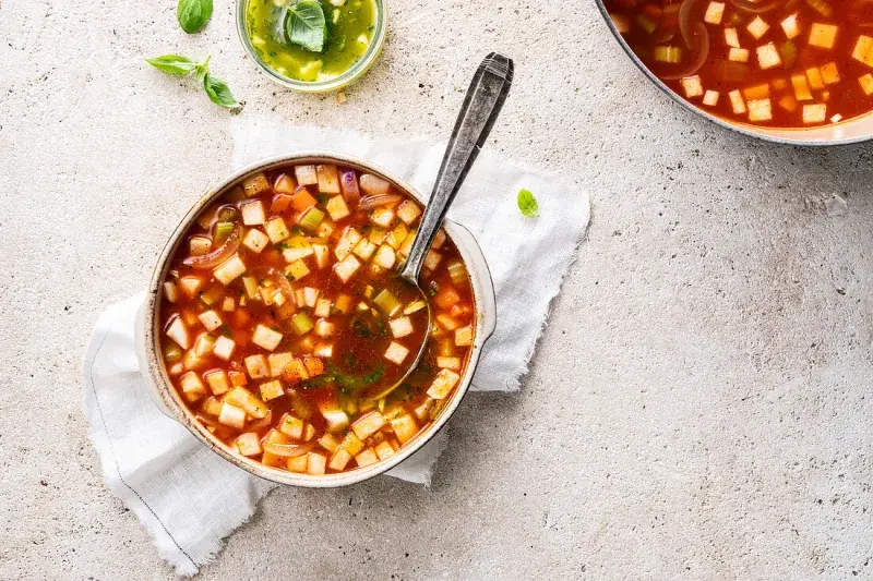 Zeleninová polévka minestrone