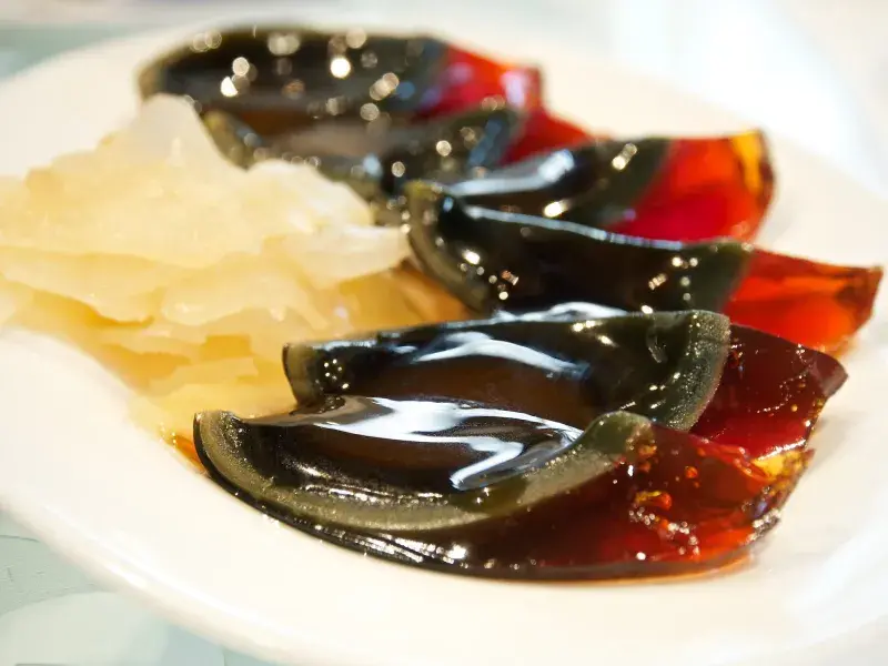 Nakládané černé vejce - Century egg 