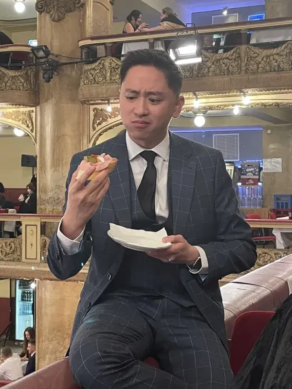 Jídlo miluje a umí si ho vychutnat