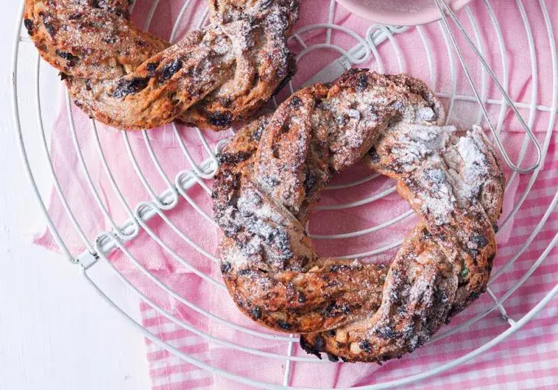 Velikonoční věnečky se sušeným ovocem