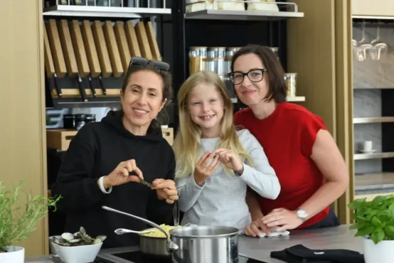 Redaktorka Darina, Vanesska a šéfredaktorka časopisu Apetit Jana